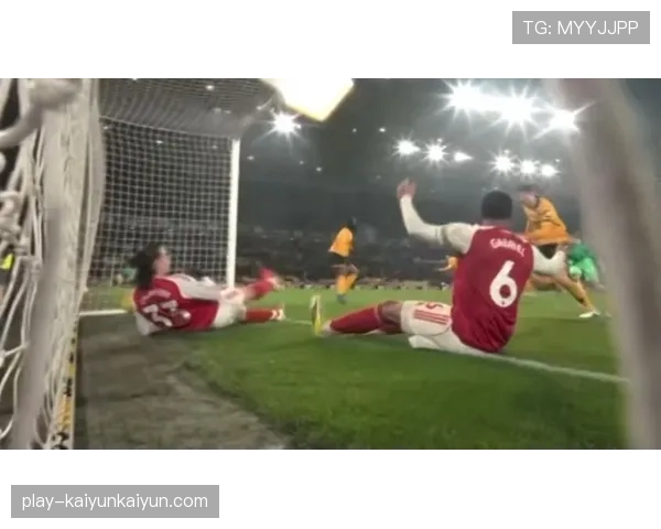 狼队2-2绝平阿森纳，卡拉菲奥里补时乌龙葬送枪手两球优势