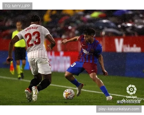 场上花絮:瓦伦西亚快速反击三脚传递形成单刀 场上花絮:瓦伦西亚快速反击三脚传递形成单刀